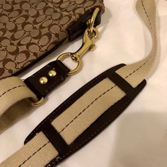 Coach Legacy Signature Swingpack - Picture 4 of 5